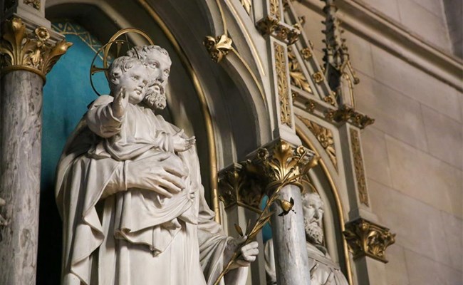 Oltari u sjevernom brodu zagrebačke katedrale